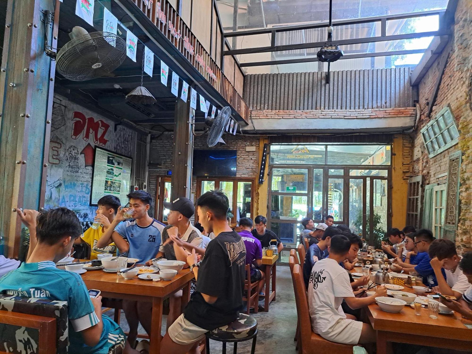 Dmz Hostel Хюэ Экстерьер фото