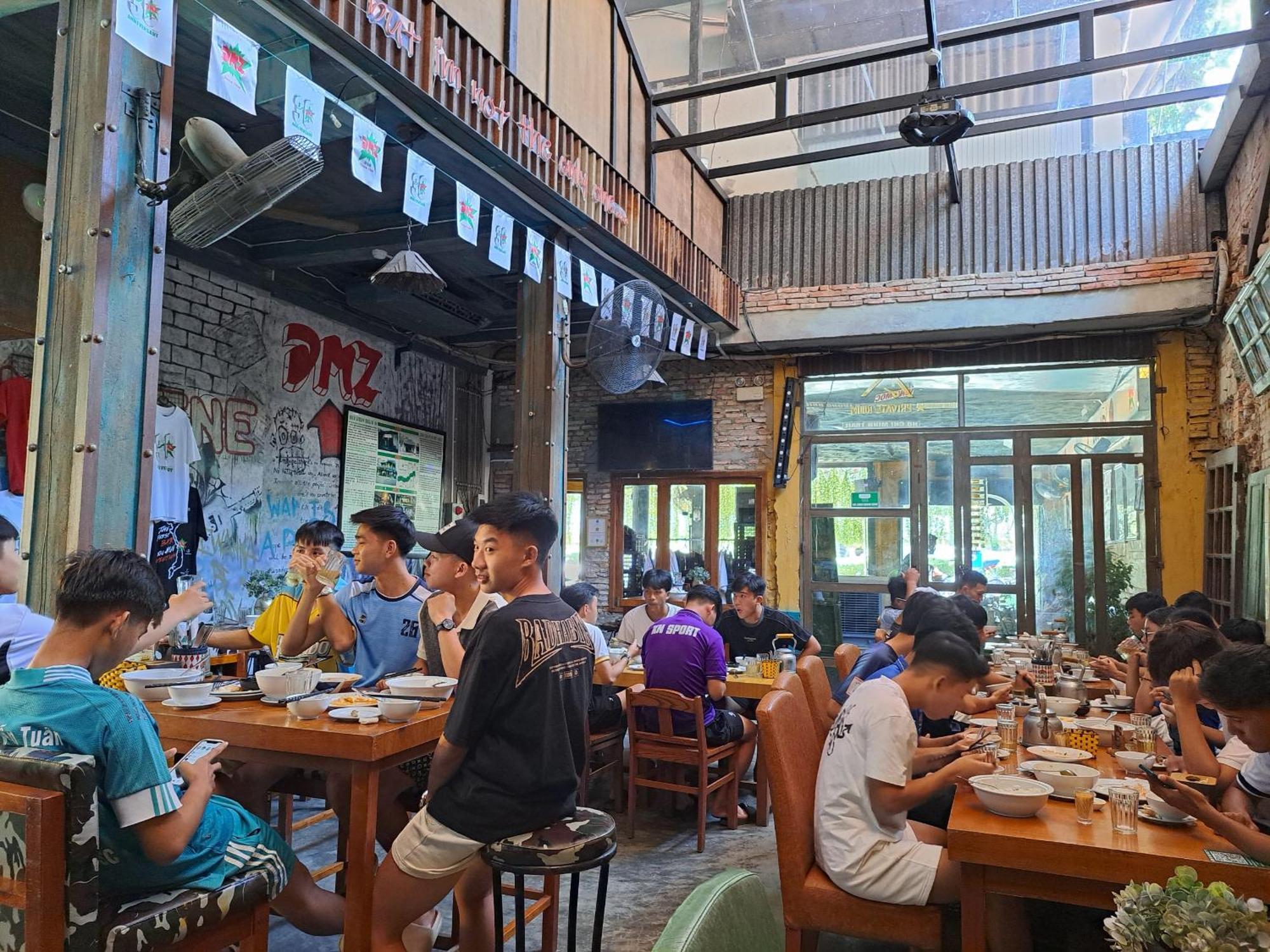 Dmz Hostel Хюэ Экстерьер фото